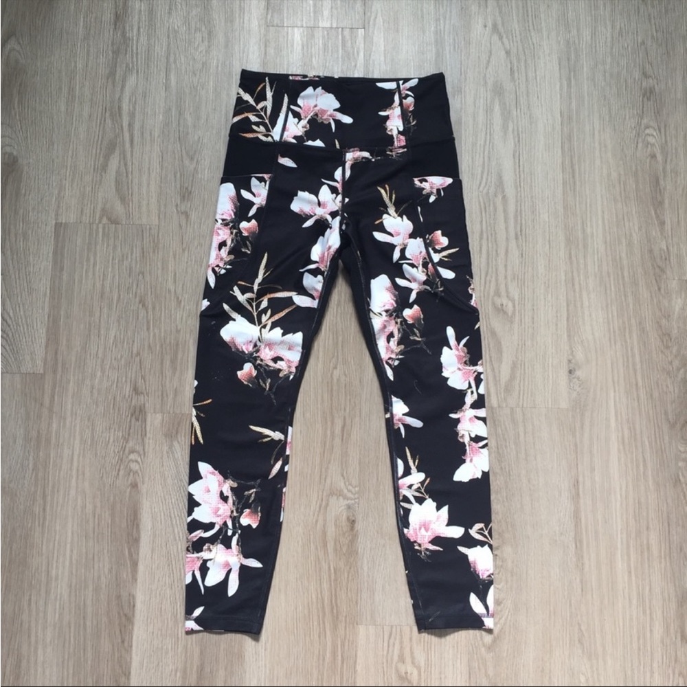 Athleta Pants Stash Pocket leggings Black Floral Med